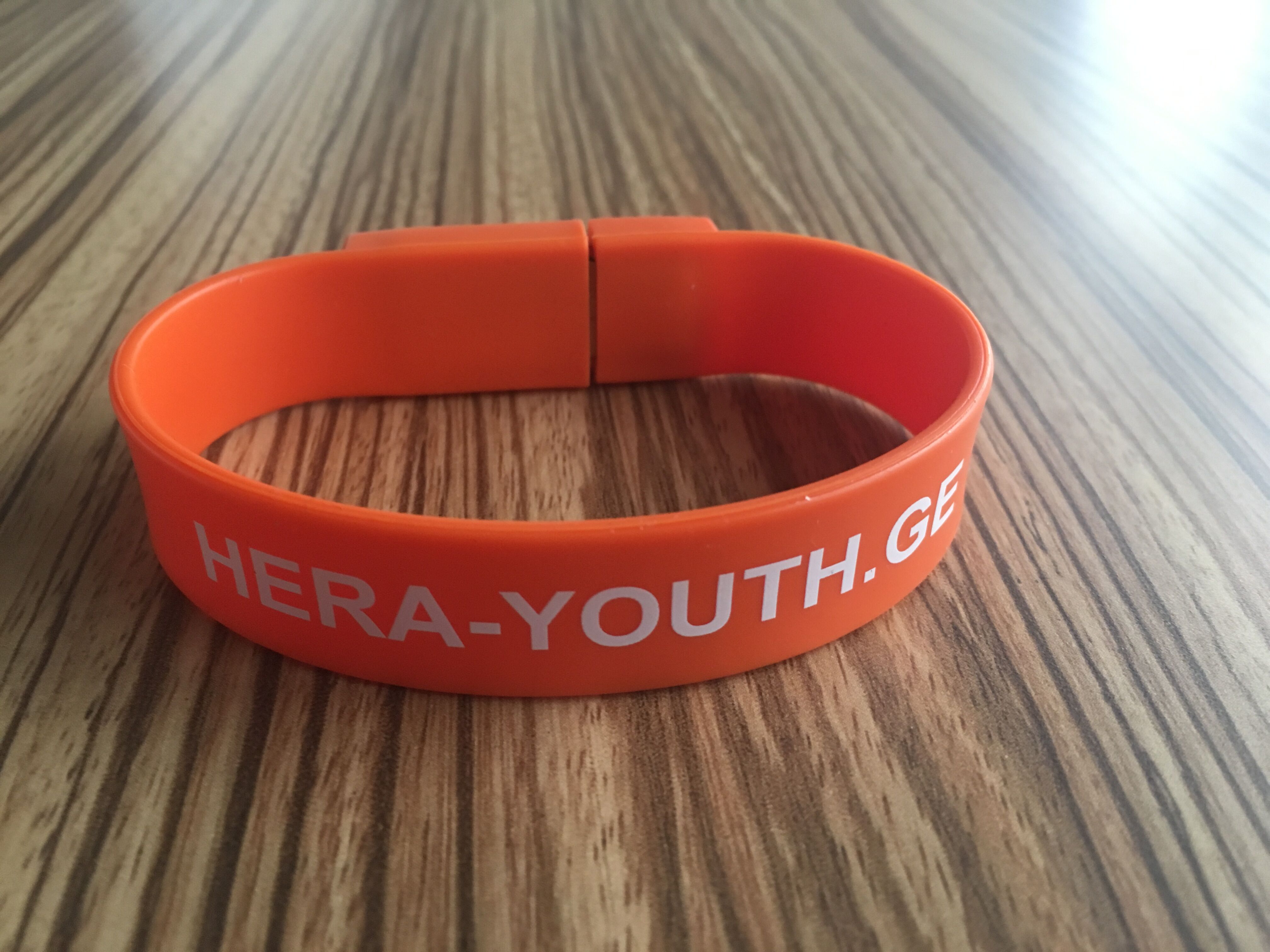 HERA-YOUTH.GE customized 100pcs Silicone Wristband